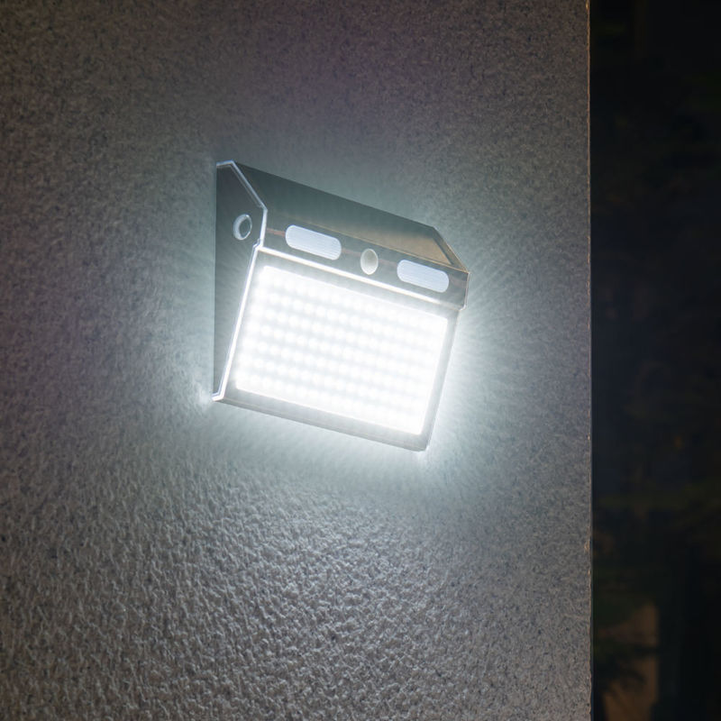 4 τρόποι φωτισμού LED Ηλιακό εξωτερικό τοίχωμα φωτισμού βεράντας με αισθητήρα κίνησης IP65 προστασία